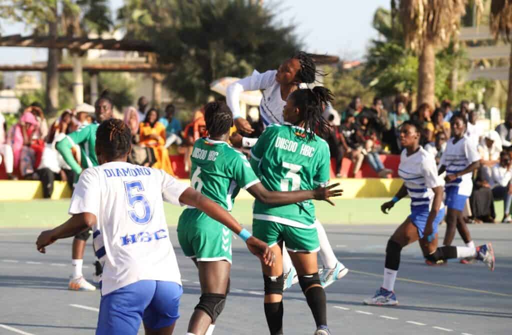 Handball National féminin - J5 : Disso HBC remporte le choc au sommet face à Diamono HBC et enregistre sa 5ᵉ victoire de la saison - wiwsport Handball National féminin - J5 : Disso HBC remporte le choc au sommet face à Diamono HBC et enregistre sa 5ᵉ victoire de la saison - wiwsport