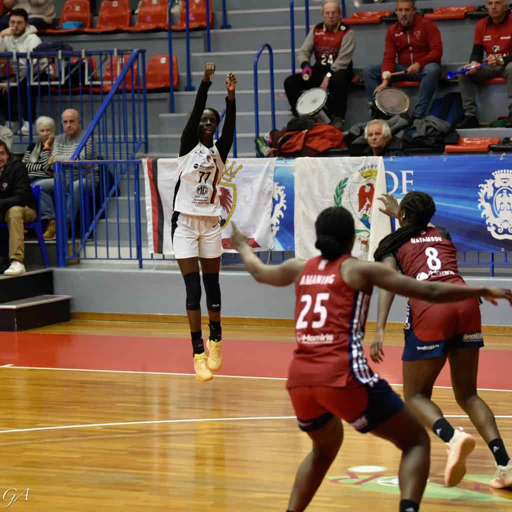 LF2 – France : Léna Timéra (Ailiére Cavigal Nice) : "J'aimerais bien porter les couleurs de l'équipe nationale du Sénégal au moins une fois" - wiwsport LF2 – France : Léna Timéra (Ailiére Cavigal Nice) : "J'aimerais bien porter les couleurs de l'équipe nationale du Sénégal au moins une fois" - wiwsport
