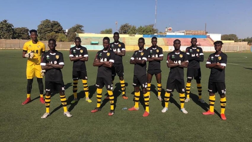 Nationale 1 - J14 : Le leader Etoile Lusitana s'incline devant l'Université SC, son dauphin AS Bambey a fait match nul face à Africa Promo Foot - wiwsport Nationale 1 - J14 : Le leader Etoile Lusitana s'incline devant l'Université SC, son dauphin AS Bambey a fait match nul face à Africa Promo Foot - wiwsport