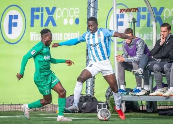 Le Sénégalais Mouhamed El Bachir Ngom (Riga FC) au duel avec le Nigérian Abiodun Ogunniyi / Samedi 16 mars 2024 @ Virsliga