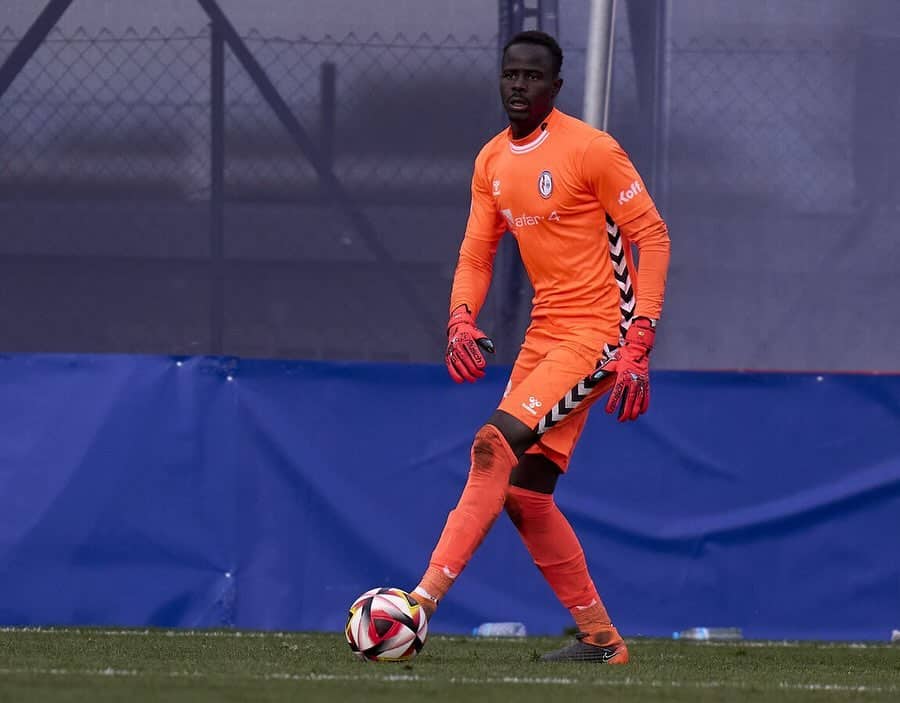 Espagne : Cheikh Kane Sarr pourrait être lourdement sanctionné... après avoir été victime d'insultes racistes - wiwsport Espagne : Cheikh Kane Sarr pourrait être lourdement sanctionné... après avoir été victime d'insultes racistes - wiwsport