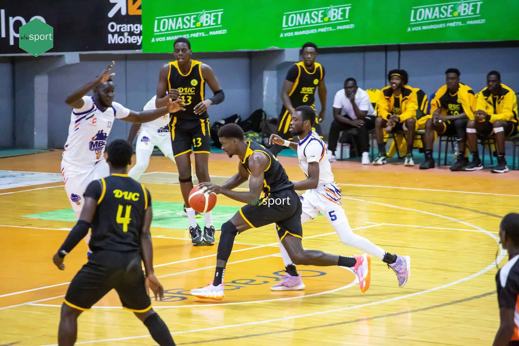 Tout en images : DUC domine Mermoz BC (61-45) et renforce sa position de leader du groupe B avec une victoire pleine d'actions - wiwsport Tout en images : DUC domine Mermoz BC (61-45) et renforce sa position de leader du groupe B avec une victoire pleine d'actions - wiwsport