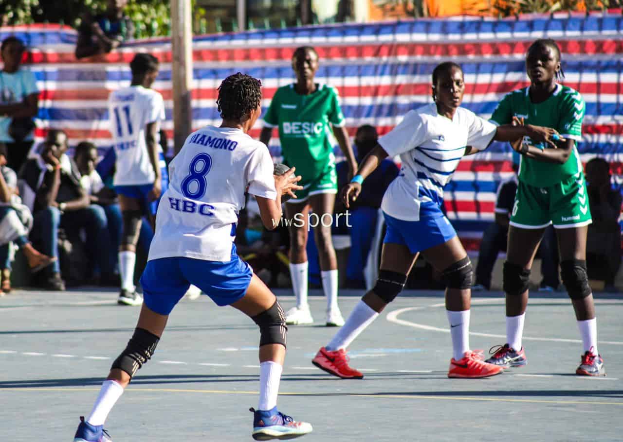 Handball N1 féminin - J6 : Le tenant du titre, Diamono HBC renoue avec le succès en battant (25-16) Olympique de Diourbel - wiwsport Handball N1 féminin - J6 : Le tenant du titre, Diamono HBC renoue avec le succès en battant (25-16) Olympique de Diourbel - wiwsport