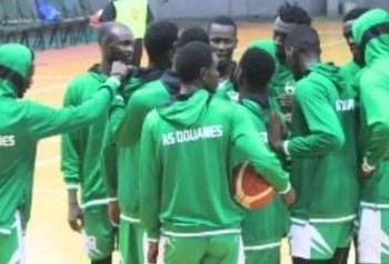 Coupe du Maire – Messieurs : L&rsquo;AS Douanes remporte la victoire contre l&rsquo;UCAD SC (63-46) et se qualifie pour les quarts de finale