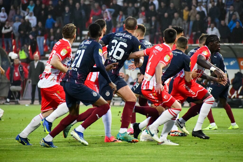D1 Serbie : Avec un but de Chérif Ndiaye, l'Etoile Rouge remporte le «derby éternel» face au Partizan et file vers le titre - wiwsport D1 Serbie : Avec un but de Chérif Ndiaye, l'Etoile Rouge remporte le «derby éternel» face au Partizan et file vers le titre - wiwsport