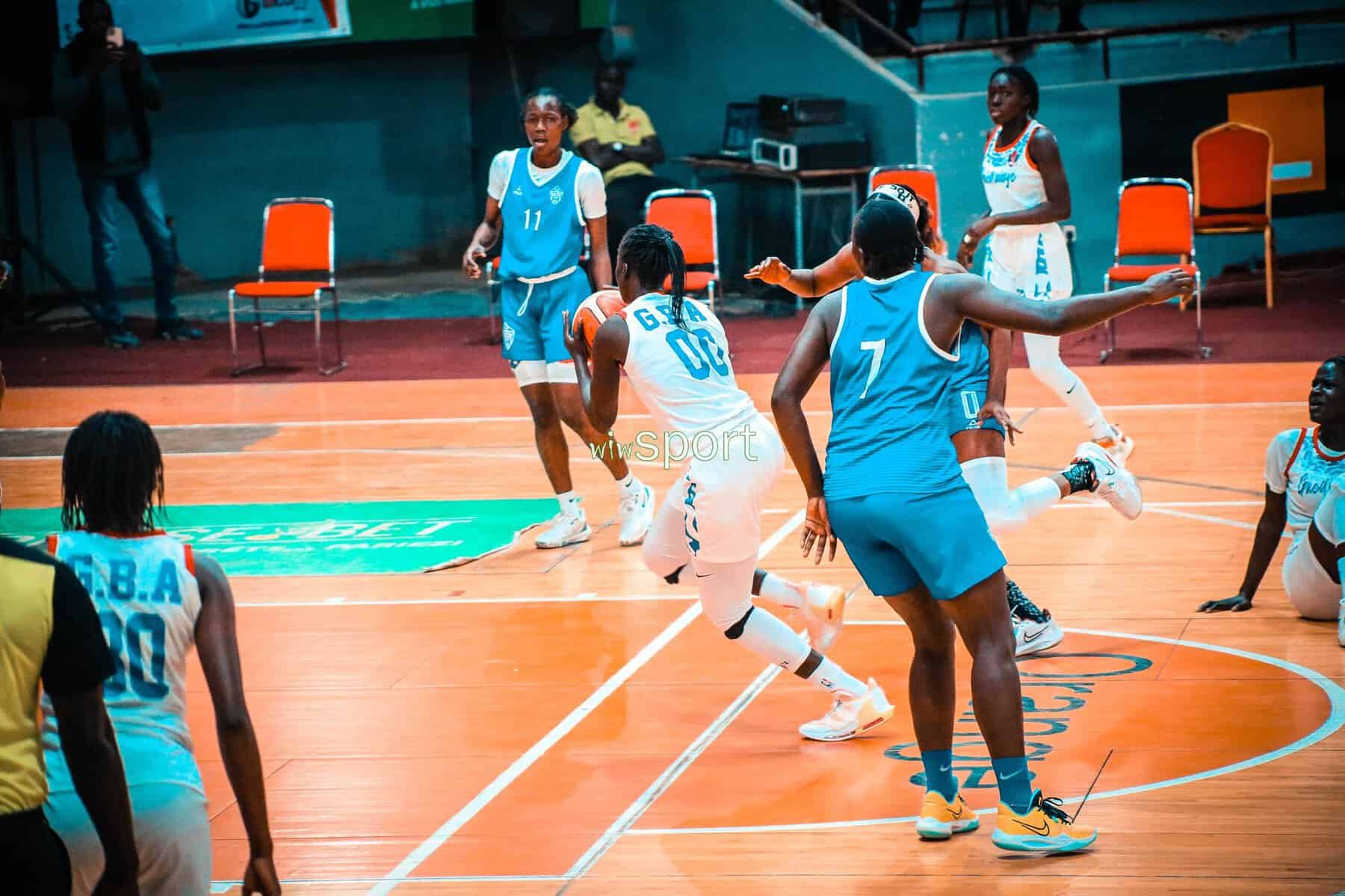 En images exclusives : GBA remporte la victoire face à Jeanne d'Arc avec un score final de 61 à 60, se qualifiant ainsi pour la finale de la coupe de ligue Dames - wiwsport En images exclusives : GBA remporte la victoire face à Jeanne d'Arc avec un score final de 61 à 60, se qualifiant ainsi pour la finale de la coupe de ligue Dames - wiwsport