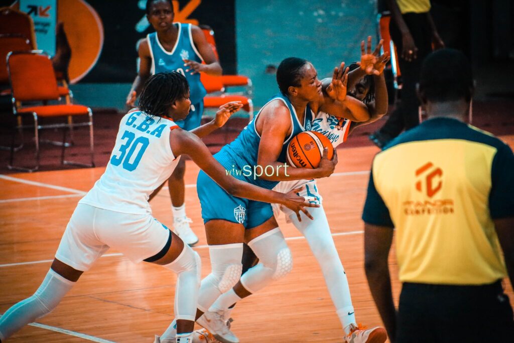 En images exclusives : GBA remporte la victoire face à Jeanne d'Arc avec un score final de 61 à 60, se qualifiant ainsi pour la finale de la coupe de ligue Dames - wiwsport En images exclusives : GBA remporte la victoire face à Jeanne d'Arc avec un score final de 61 à 60, se qualifiant ainsi pour la finale de la coupe de ligue Dames - wiwsport