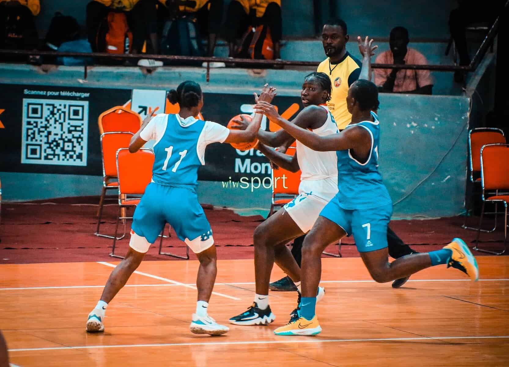 En images exclusives : GBA remporte la victoire face à Jeanne d'Arc avec un score final de 61 à 60, se qualifiant ainsi pour la finale de la coupe de ligue Dames - wiwsport En images exclusives : GBA remporte la victoire face à Jeanne d'Arc avec un score final de 61 à 60, se qualifiant ainsi pour la finale de la coupe de ligue Dames - wiwsport