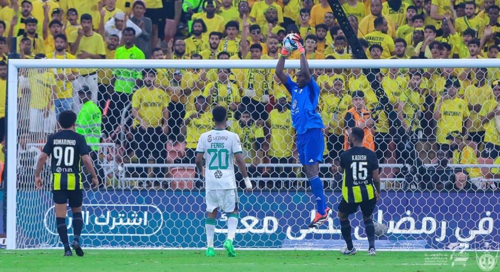 Al-Ahli : Revivez en vidéo la prestation XXL d'Edouard Mendy face à Al-Ittihad - wiwsport