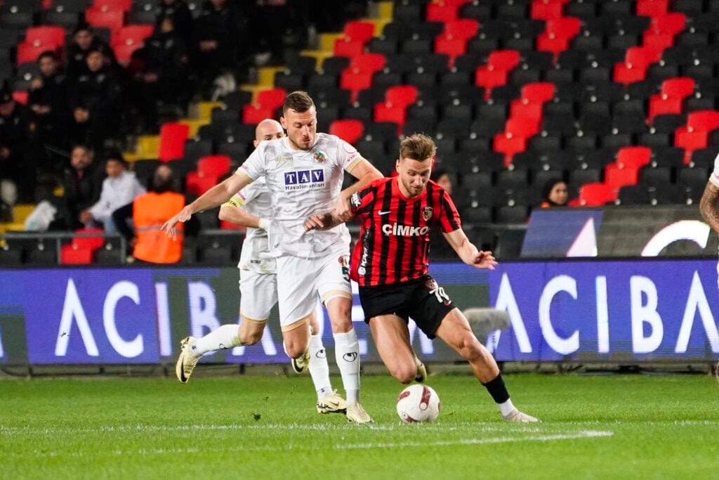 Süper Lig : Gaziantep d’Aliou Badji et de Papy Djilobodji s’écroule (3-0) à domicile face à Alanyspor - wiwsport Süper Lig : Gaziantep d’Aliou Badji et de Papy Djilobodji s’écroule (3-0) à domicile face à Alanyspor - wiwsport