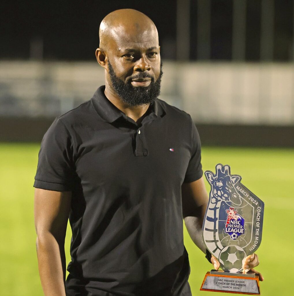 Tanzanie : Youssouf Dabo encore élu meilleur entraîneur du mois - wiwsport Tanzanie : Youssouf Dabo encore élu meilleur entraîneur du mois - wiwsport