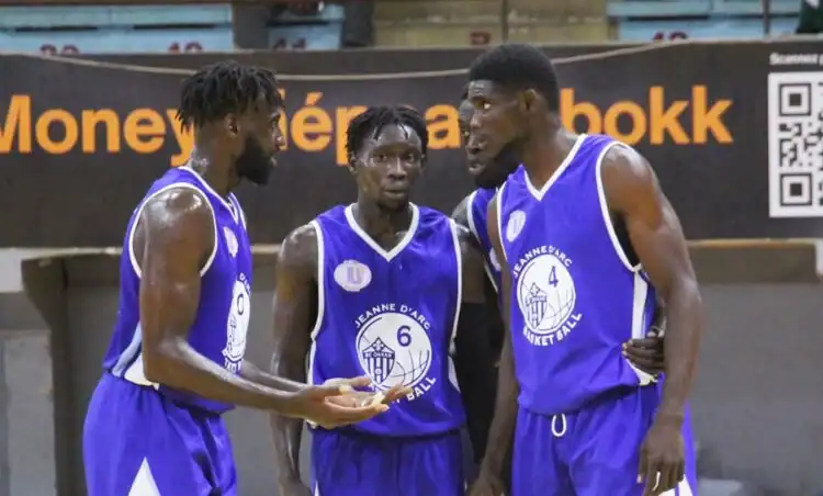 Basket N1 masculin (Poule B) : La Jeanne d’Arc, vainqueur de Louga BC et leader du classement - wiwsport Basket N1 masculin (Poule B) : La Jeanne d’Arc, vainqueur de Louga BC et leader du classement - wiwsport