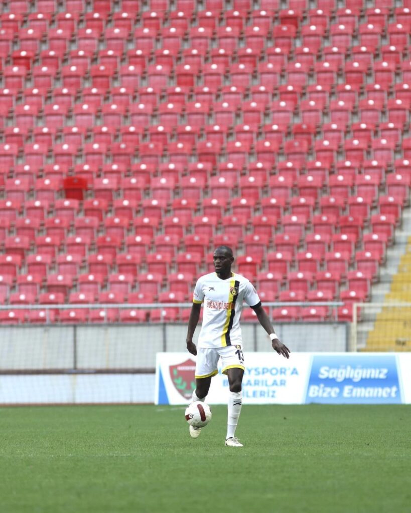 Süper Lig - J33 : Malgré l’ouverture du score de Racine Coly, Istanbulspor chute à domicile contre Fatih Karagümrük (2-1) - wiwsport Süper Lig - J33 : Malgré l’ouverture du score de Racine Coly, Istanbulspor chute à domicile contre Fatih Karagümrük (2-1) - wiwsport