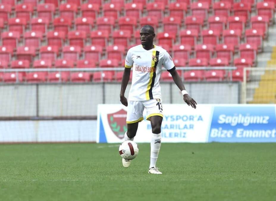 Süper Lig - J33 : Malgré l’ouverture du score de Racine Coly, Istanbulspor chute à domicile contre Fatih Karagümrük (2-1) - wiwsport Süper Lig - J33 : Malgré l’ouverture du score de Racine Coly, Istanbulspor chute à domicile contre Fatih Karagümrük (2-1) - wiwsport