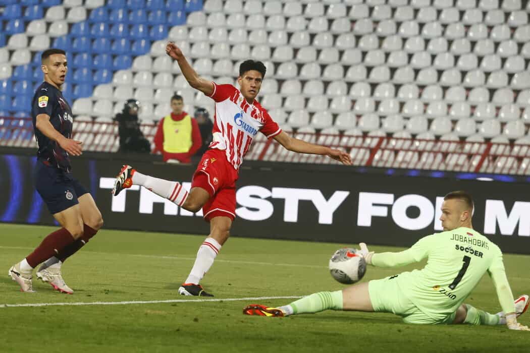Coupe de Serbie : L'Etoile Rouge de Chérif Ndiaye s'impose face au Partizan de Franck Kanouté et se qualifie en finale - wiwsport Beograd, 24. aprila 2024.-Utakmica polufinala Kupa Srbije izmeðu Crvene zvezde i Partizana poèela je minutom æutanja u èast preminulog ekonoma crveno-belih Dragana Milanoviæa. Po zavretku minuta æutanja svi fudbaleri Partizana su prili klupi gde se nalaze rezervni igraèi i struèni tab "crno-belih". Svi su se zagrlili i prièali su pet minuta. FOTO TANJUG/ MARKO ÐOKOVIÆ/ nr