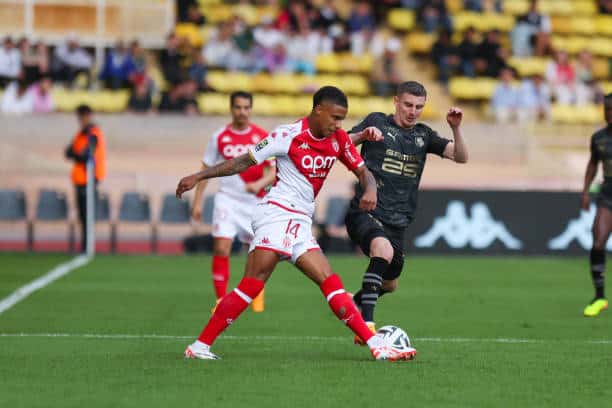 AS Monaco : Grosse inquiétude pour Ismail Jakobs, sorti sur blessure contre Rennes - wiwsport AS Monaco : Grosse inquiétude pour Ismail Jakobs, sorti sur blessure contre Rennes - wiwsport