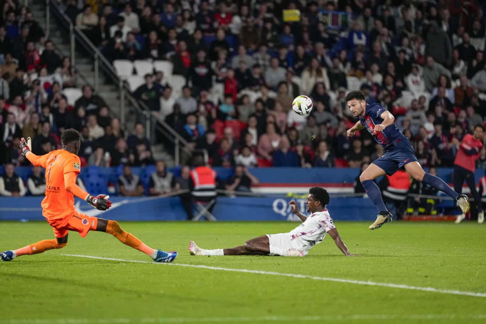 Ligue 1 : Clermont accroche un PSG très remanié avec un grand Massamba Ndiaye - wiwsport Ligue 1 : Clermont accroche un PSG très remanié avec un grand Massamba Ndiaye - wiwsport