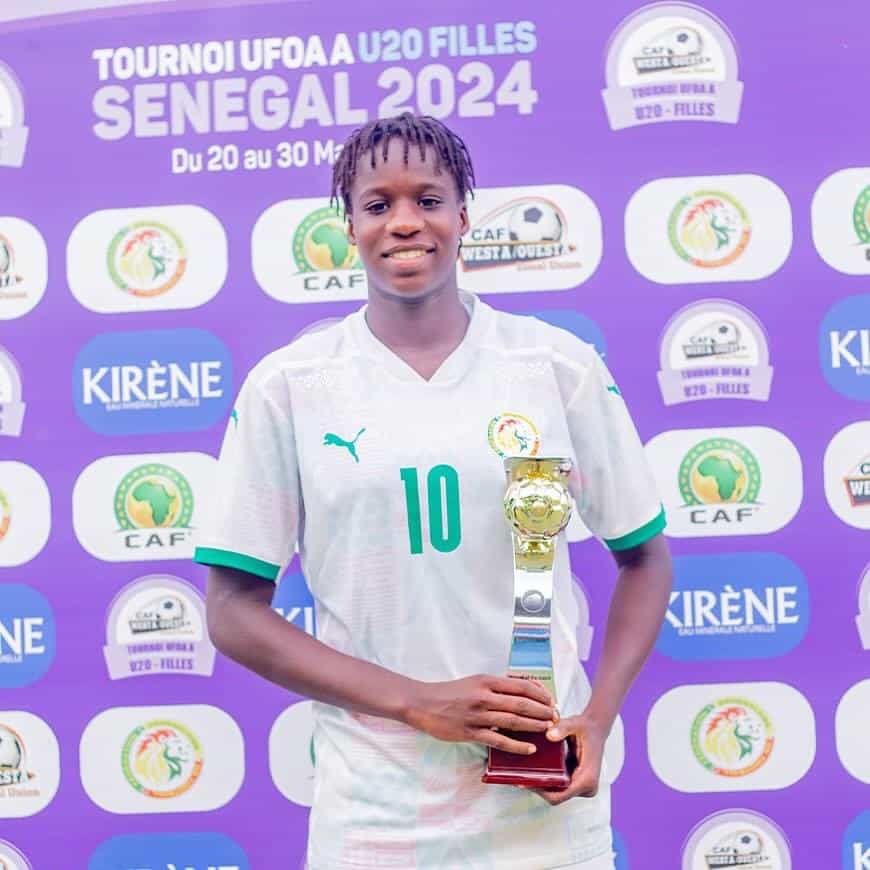 UFOA-A U20 Filles : Buteuse et passeuse, Sokhna Pene remporte le prix de "Femme du Match" contre la Guinée (4-0) - wiwsport UFOA-A U20 Filles : Buteuse et passeuse, Sokhna Pene remporte le prix de "Femme du Match" contre la Guinée (4-0) - wiwsport