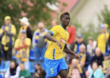 Mercato - « Il peut beaucoup apporter à Lens » : De Pir-Goureye ou RC Lens, l'ascension fulgurante du polyvalent défenseur Sidi Bane - wiwsport