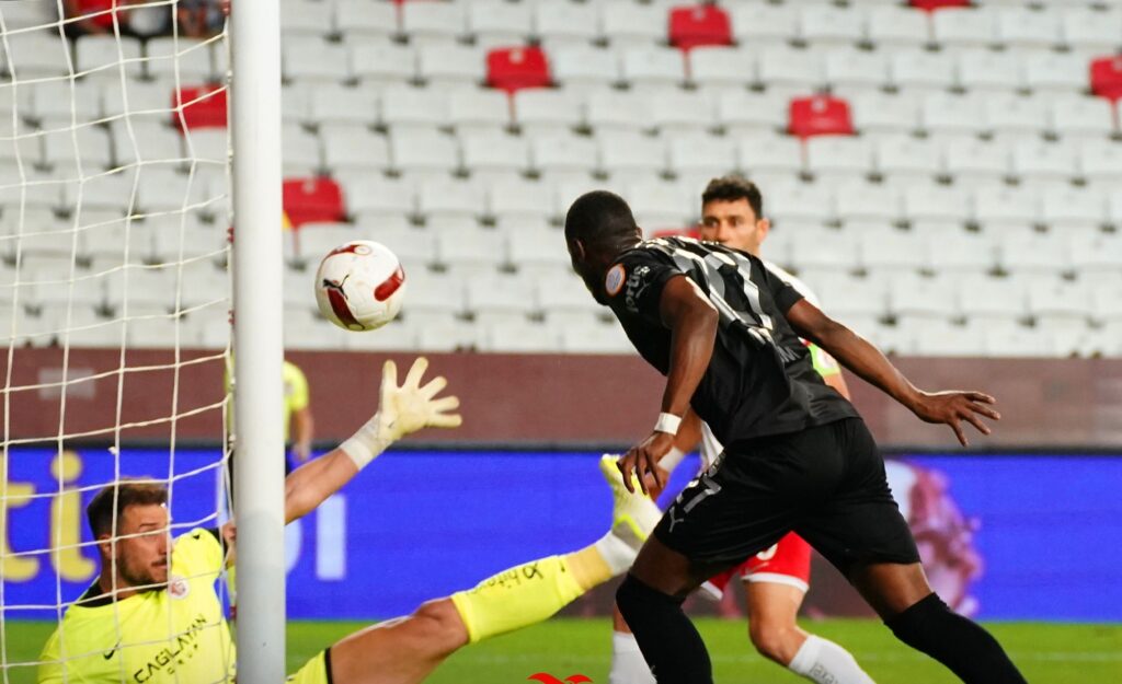 Süper Lig : Vainqueur d'Antalyaspor avec un but de Mame Baba Thiam, Pendikspor reprend espoir pour le maintien - wiwsport Süper Lig : Vainqueur d'Antalyaspor avec un but de Mame Baba Thiam, Pendikspor reprend espoir pour le maintien - wiwsport