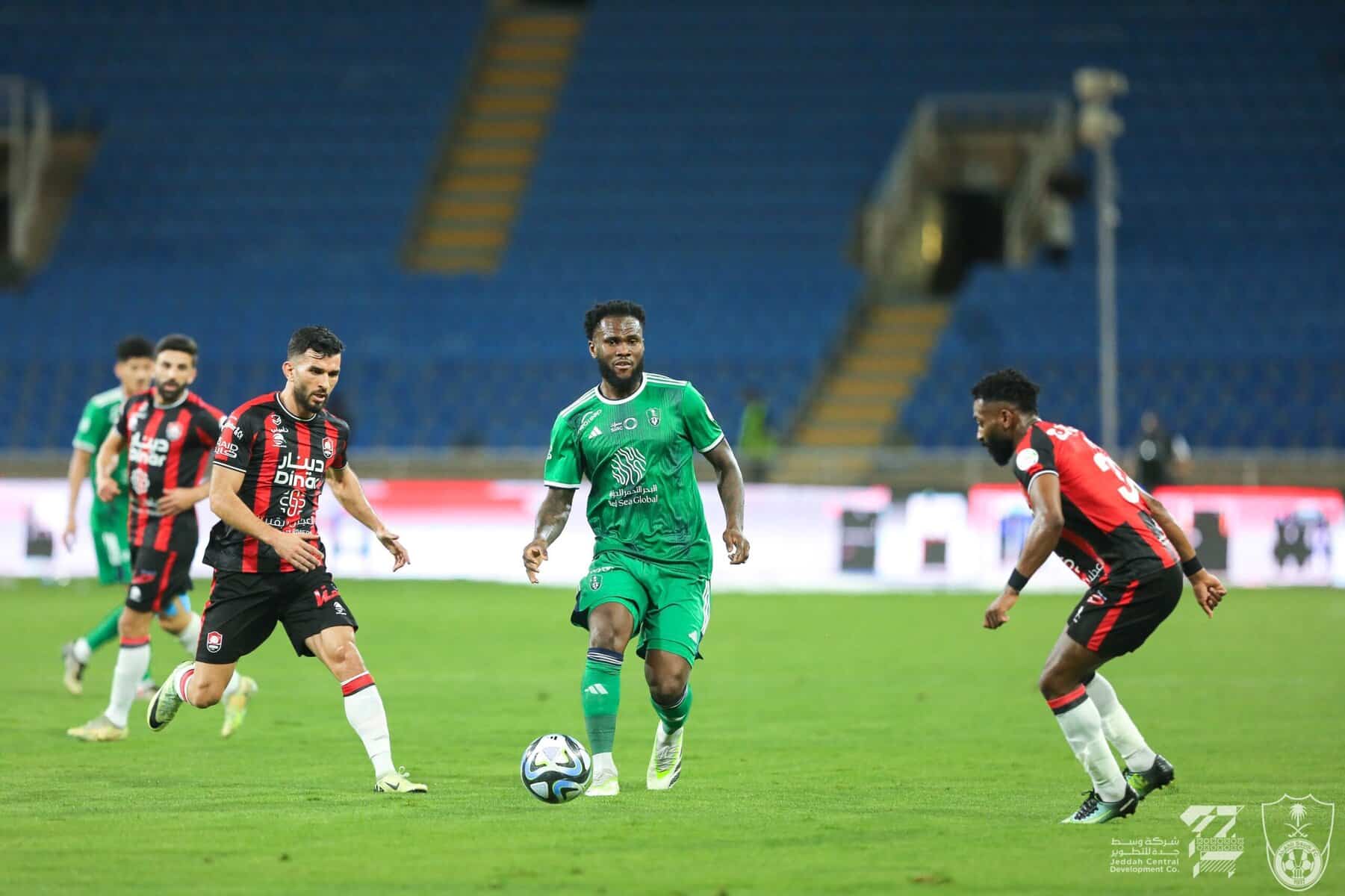 Saudi Pro League : Al-Raed de Mamadou Loum Ndiaye sécurise son maintien face à Al-Ahli d'Edouard Mendy - wiwsport Saudi Pro League : Al-Raed de Mamadou Loum Ndiaye sécurise son maintien face à Al-Ahli d'Edouard Mendy - wiwsport