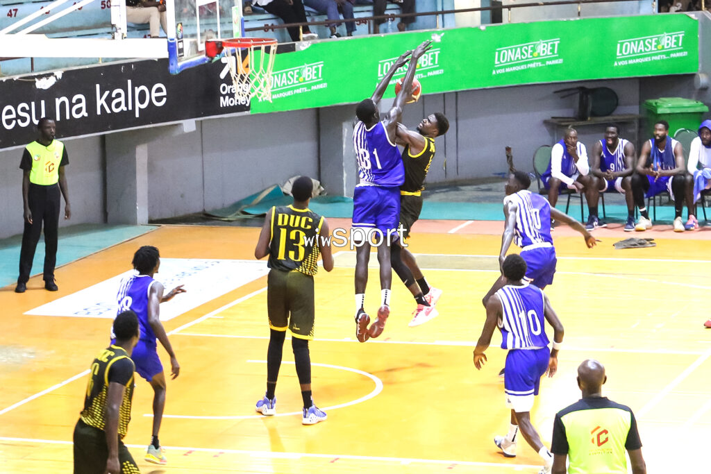 N1 Masculin - J13 : Le DUC remporte la victoire face à Louga BC (56-49) et reprend provisoirement la tête du groupe B - wiwsport N1 Masculin - J13 : Le DUC remporte la victoire face à Louga BC (56-49) et reprend provisoirement la tête du groupe B - wiwsport