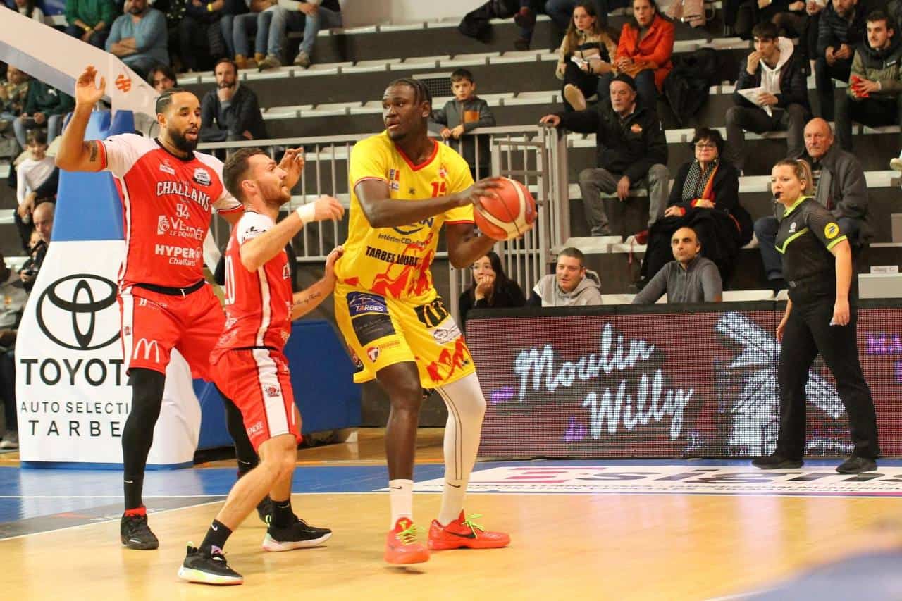 Playoffs - N1 : Tidiane Badiane et Tarbes-Lourdes se qualifient pour les quarts de finale après avoir battu Boulogne (87-68) - wiwsport Playoffs - N1 : Tidiane Badiane et Tarbes-Lourdes se qualifient pour les quarts de finale après avoir battu Boulogne (87-68) - wiwsport