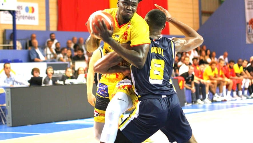 1/4 de finale – NM1 Playoffs : Tidiane Badiane et Tarbes-Lourdes s'imposent largement face à Avignon (84-44), prenant une bonne option avant la manche retour - wiwsport 1/4 de finale – NM1 Playoffs : Tidiane Badiane et Tarbes-Lourdes s'imposent largement face à Avignon (84-44), prenant une bonne option avant la manche retour - wiwsport