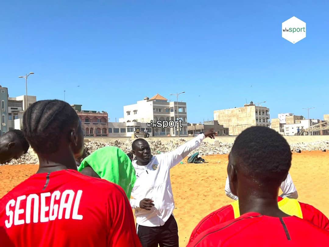 (Vidéo) Beach Soccer - Ngalla Sylla retrouve sa tanière, les Lions remplis d’espoir « Personne n’est vieux dans mon équipe, je n’exclus…» - wiwsport (Vidéo) Beach Soccer - Ngalla Sylla retrouve sa tanière, les Lions remplis d’espoir « Personne n’est vieux dans mon équipe, je n’exclus…» - wiwsport