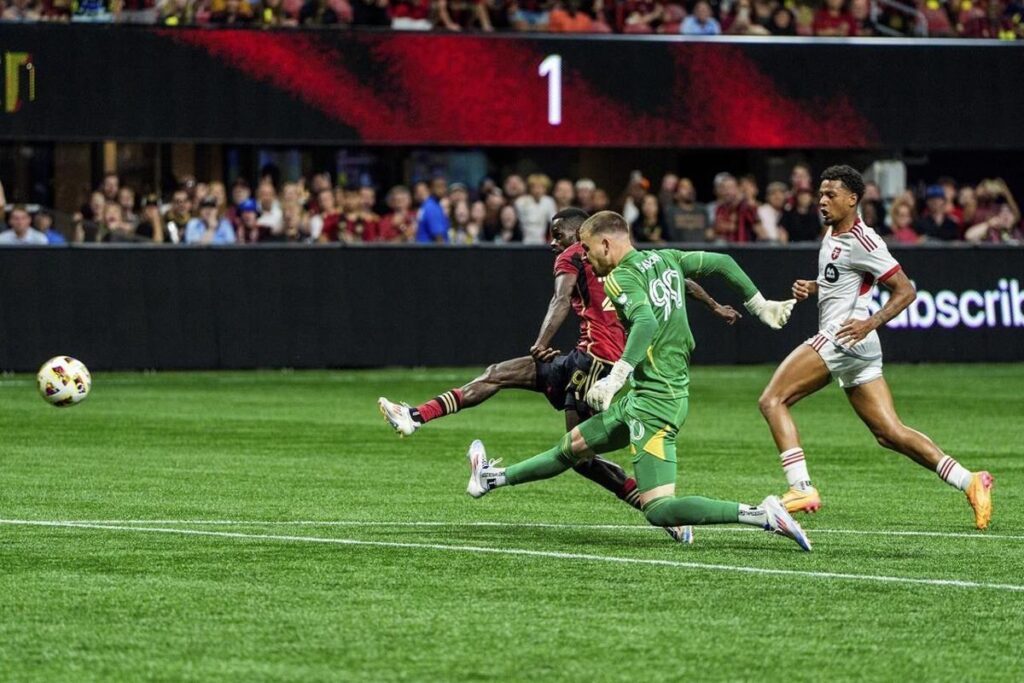 MLS : Le but complètement fou de Jamal Thiaré pour offrir la victoire à l'Atlanta United face au Toronto FC (vidéo) - wiwsport MLS : Le but complètement fou de Jamal Thiaré pour offrir la victoire à l'Atlanta United face au Toronto FC (vidéo) - wiwsport