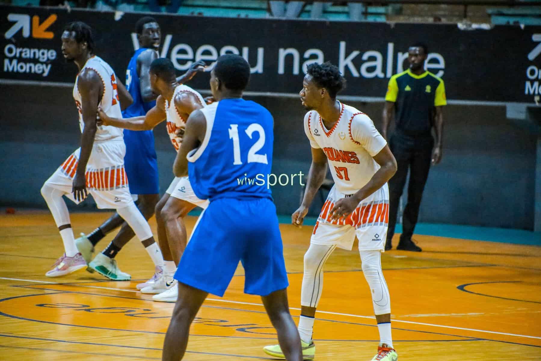 Tout en images : Plongez dans les moments clés de la victoire de l'AS Douanes sur la JA (80-73) - wiwsport Tout en images : Plongez dans les moments clés de la victoire de l'AS Douanes sur la JA (80-73) - wiwsport