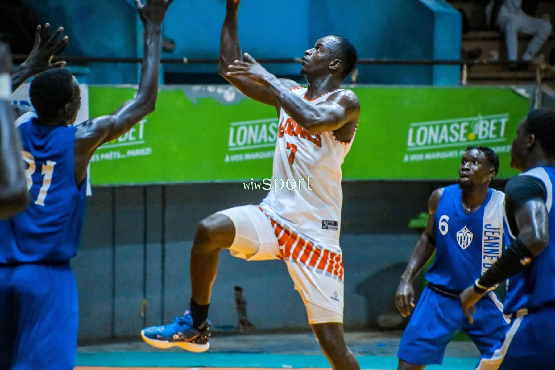 Tout en images : Plongez dans les moments clés de la victoire de l'AS Douanes sur la JA (80-73) - wiwsport Tout en images : Plongez dans les moments clés de la victoire de l'AS Douanes sur la JA (80-73) - wiwsport