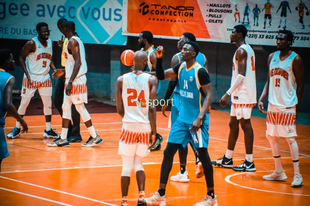 Coupe du Maire – Hommes : L'AS Douanes et le DUC filent en demi-finale en battant respectivement l'ASCVD et GBA - wiwsport Coupe du Maire – Hommes : L'AS Douanes et le DUC filent en demi-finale en battant respectivement l'ASCVD et GBA - wiwsport