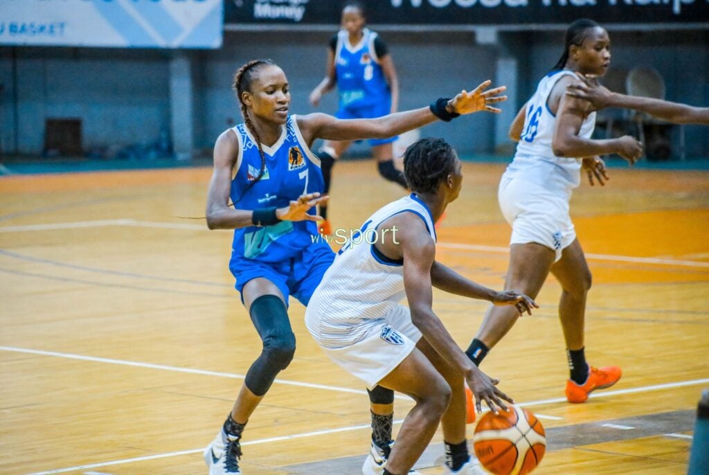 Tout en images : Plongez dans les moments clés de la victoire de DBALOC sur la Jeanne d'Arc (58-47) - wiwsport
