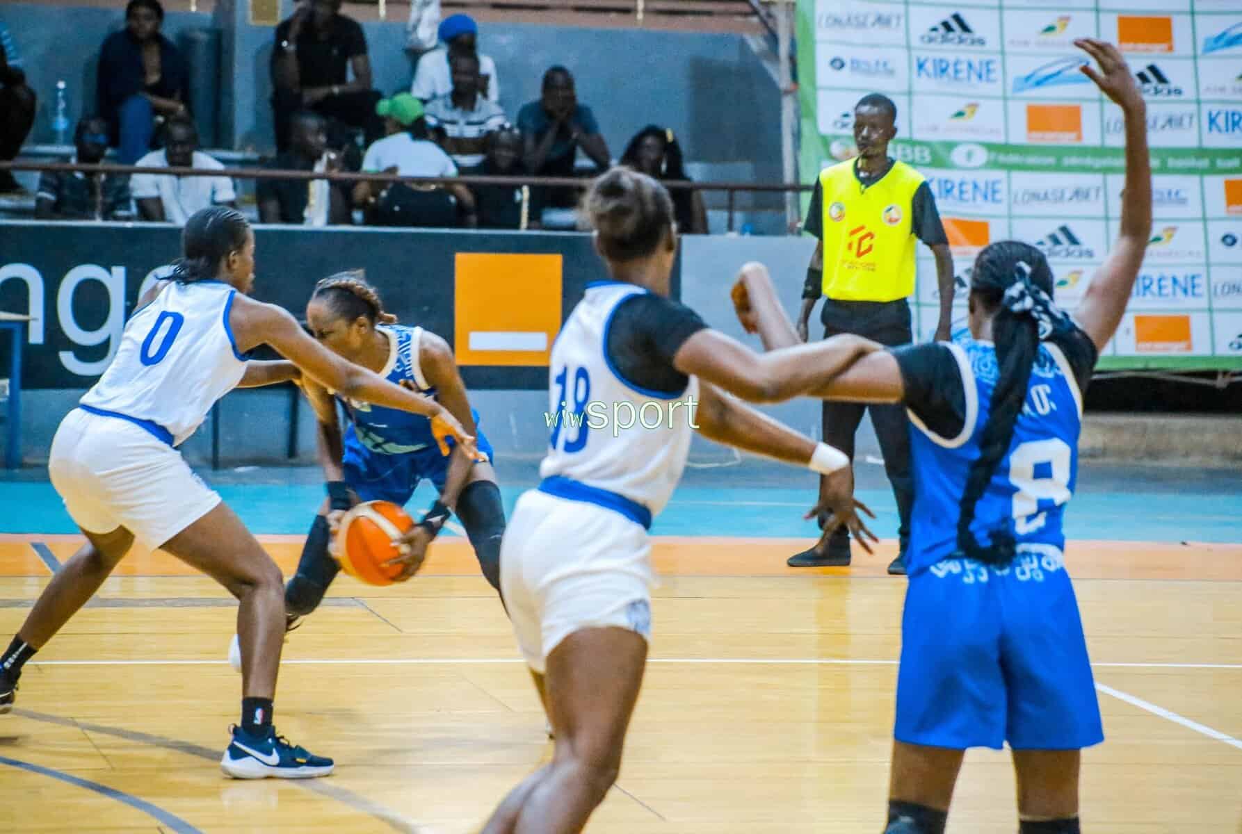 Tout en images : Plongez dans les moments clés de la victoire de DBALOC sur la Jeanne d'Arc (58-47) - wiwsport