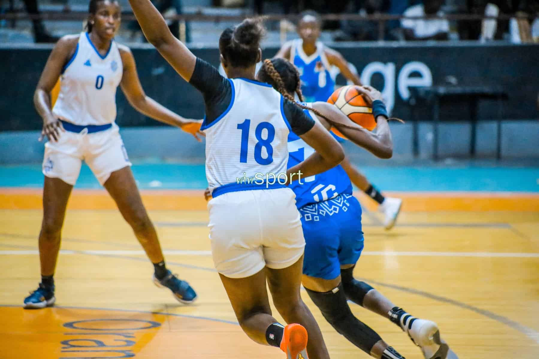 Tout en images : Plongez dans les moments clés de la victoire de DBALOC sur la Jeanne d'Arc (58-47) - wiwsport