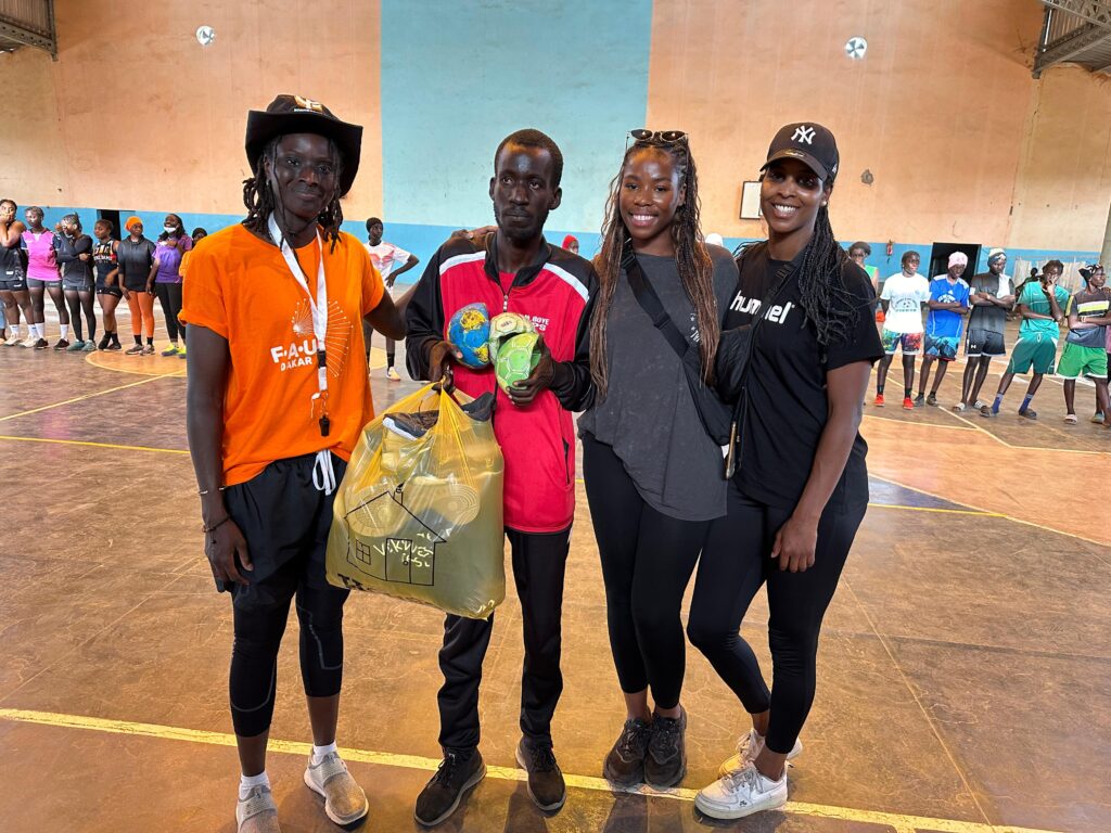 Handball - Festival Fau Africa : La capitaine de l'équipe nationale, Hawa Ndiaye offre des kits à plusieurs clubs de Thiès - wiwsport Handball - Festival Fau Africa : La capitaine de l'équipe nationale, Hawa Ndiaye offre des kits à plusieurs clubs de Thiès - wiwsport