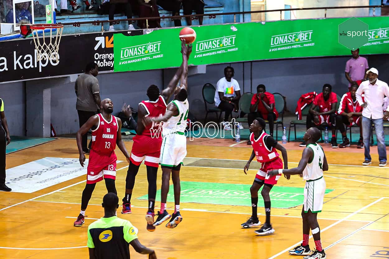 1/2 Finales Coupe du Maire – Hommes : L'USO fait sensation en battant l'AS Douanes (75-65) et rejoint DUC en finale - wiwsport 1/2 Finales Coupe du Maire – Hommes : L'USO fait sensation en battant l'AS Douanes (75-65) et rejoint DUC en finale - wiwsport