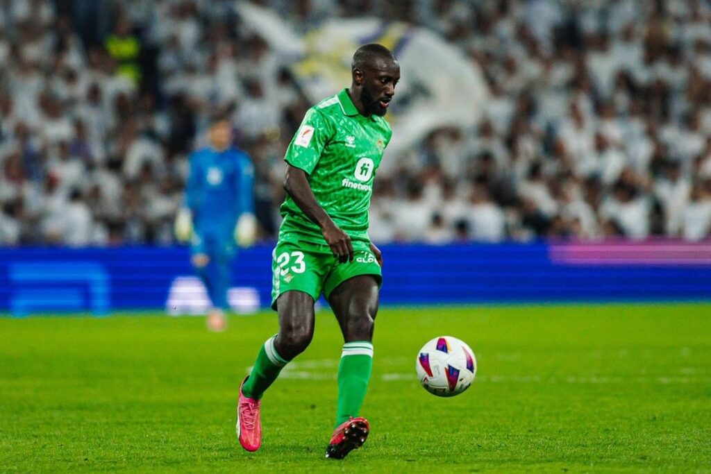 Mercato : Le Real Betis ouvert à un départ de Youssouf Sabaly - wiwsport Mercato : Le Real Betis ouvert à un départ de Youssouf Sabaly - wiwsport