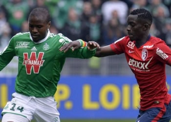 St Etienne's Cameroonian midfielder Landry Nguemo (L) vies with Lille's Senegalese midfielder Idrissa Gueye during the French L1 football match Saint-Etienne (ASSE) vs Lille (LOSC) on March 22, 2015 at the Geoffroy-Guichard stadium in Saint-Etienne. AFP PHOTO / PHILIPPE MERLE        (Photo credit should read PHILIPPE MERLE/AFP via Getty Images)