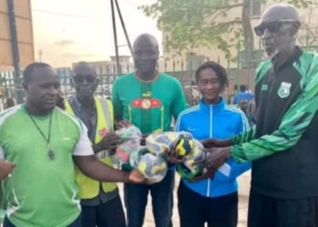 Handball : Vieux Ndoye offre des ballons au Saltigué de Rufisque - wiwsport