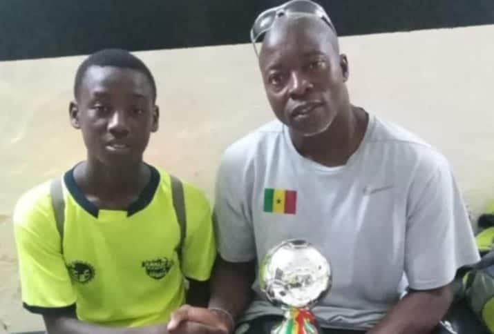 Phases Nationales U15 : Fodé Dabo, le sociétaire d'Ajamaat FC, a été élu meilleur joueur de la compétition - wiwsport Phases Nationales U15 : Fodé Dabo, le sociétaire d'Ajamaat FC, a été élu meilleur joueur de la compétition - wiwsport