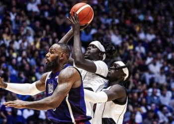 (Vidéo) Préparation JO 2024 : Battu de justesse par les États-Unis (100-101), le Soudan du Sud est passé tout prêt de l’exploit ! - wiwsport