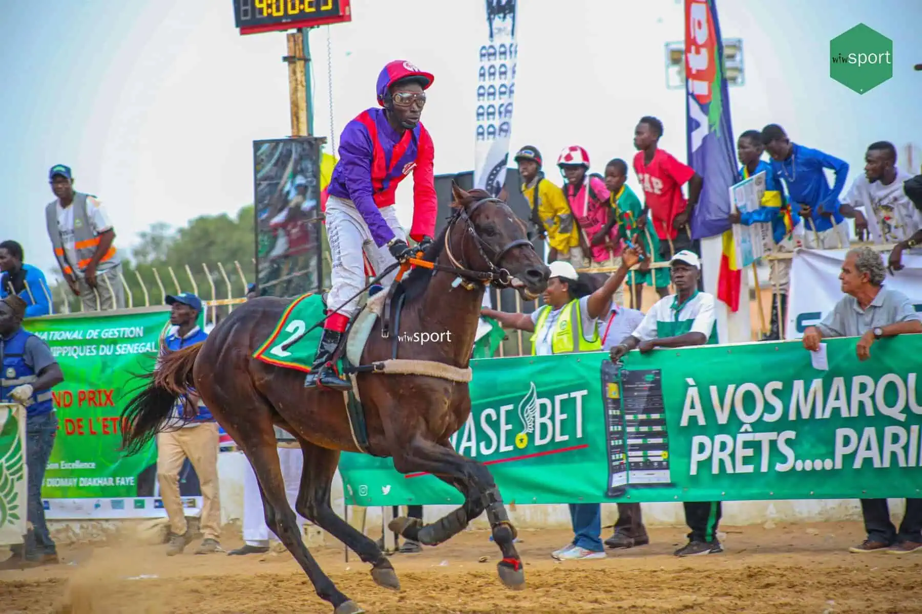 Courses Hippiques - ADJUDANT plus rapide que l’éclair lors du Grand Prix du Chef de l’Etat ! - wiwsport Courses Hippiques - ADJUDANT plus rapide que l’éclair lors du Grand Prix du Chef de l’Etat ! - wiwsport