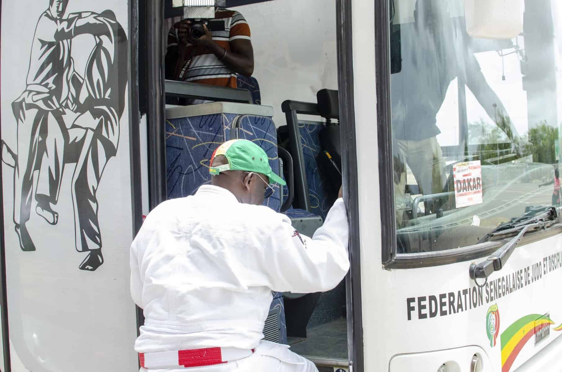 La Fédération Sénégalaise de Judo réceptionne un lot important de matériels pour la compétition de haut niveau et se dote d'un bus ! - wiwsport