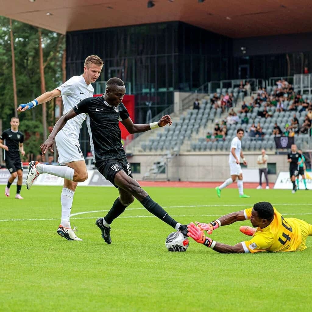 Virsliga : Valmiera s'incline à Tukums malgré le 16e but d'Alioune Ndoye - wiwsport Virsliga : Valmiera s'incline à Tukums malgré le 16e but d'Alioune Ndoye - wiwsport