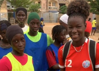 Handball : Astou Ndiaye offre des équipements sportifs à son club formateur Keur Massar HBC !  - wiwsport