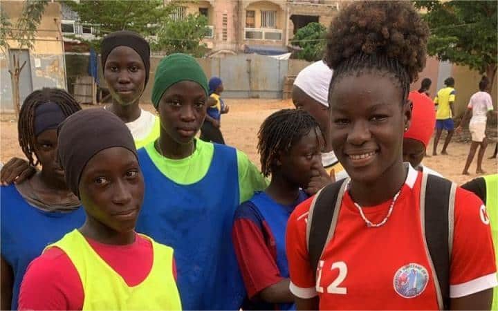 Handball : Astou Ndiaye offre des équipements sportifs à son club formateur Keur Massar HBC ! - wiwsport Handball : Astou Ndiaye offre des équipements sportifs à son club formateur Keur Massar HBC ! - wiwsport