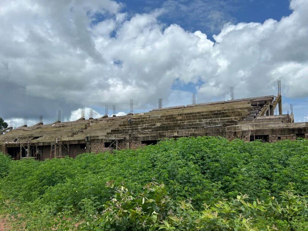 (Vidéo) Stade régional de Sédhiou : Financé à hauteur de 3,5 milliards Fcfa, le chantier a un taux d’exécution « quasiment nul » selon la ministre des sports ! - wiwsport (Vidéo) Stade régional de Sédhiou : Financé à hauteur de 3,5 milliards Fcfa, le chantier a un taux d’exécution « quasiment nul » selon la ministre des sports ! - wiwsport