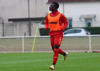 Transfert : Pape Ousmane Sakho s'engagera avec le Raja Casablanca pour une durée de 2 ans - wiwsport